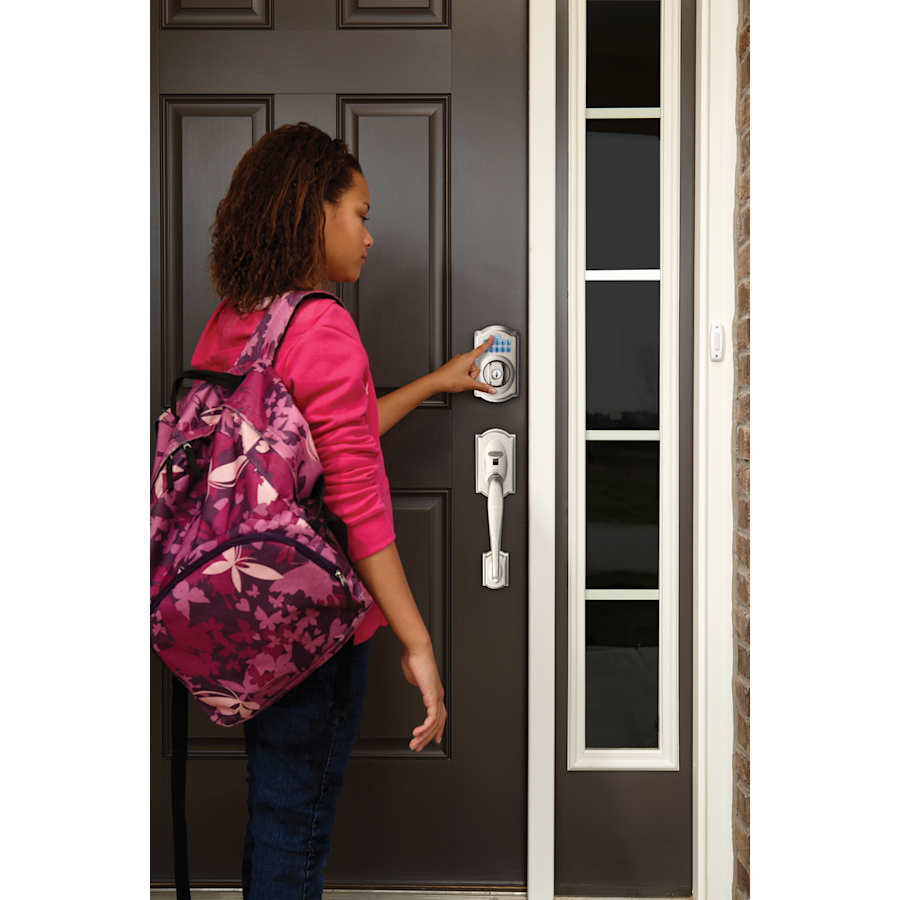 schlage-fe365-cam-acc-rh-in-use-182