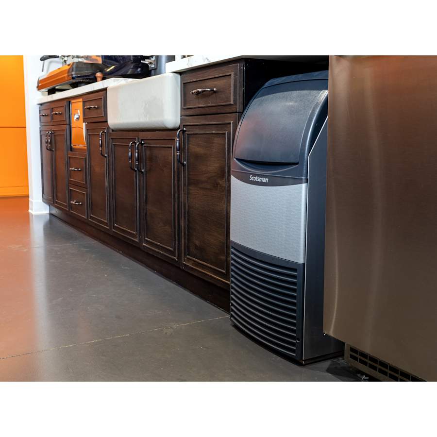 15inuc_cafe_floormount