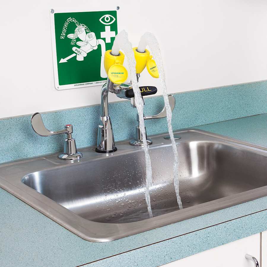 speakman-sef-1800-ca-eye-wash-in-use-view-62