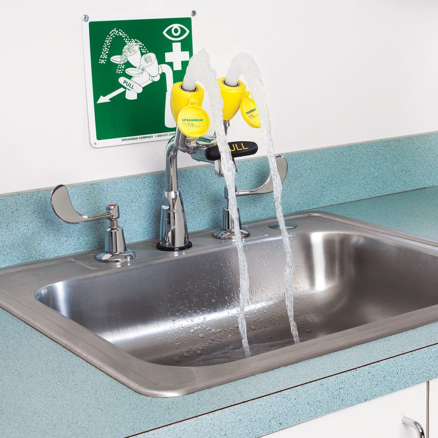 speakman-sef-1800-ca-eye-wash-in-use-view-62 speakman-sef-1800-ca-eye-wash-in-use-view-62