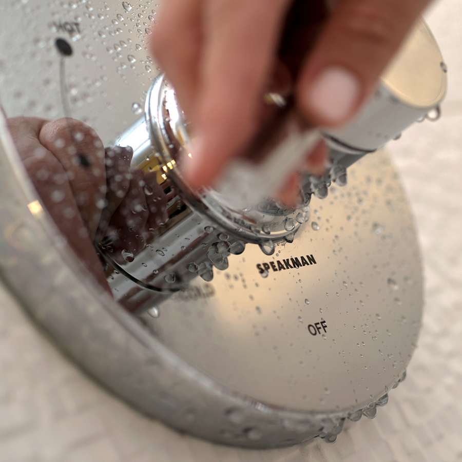 speakman-sm-1000-p-handle-in-use-171