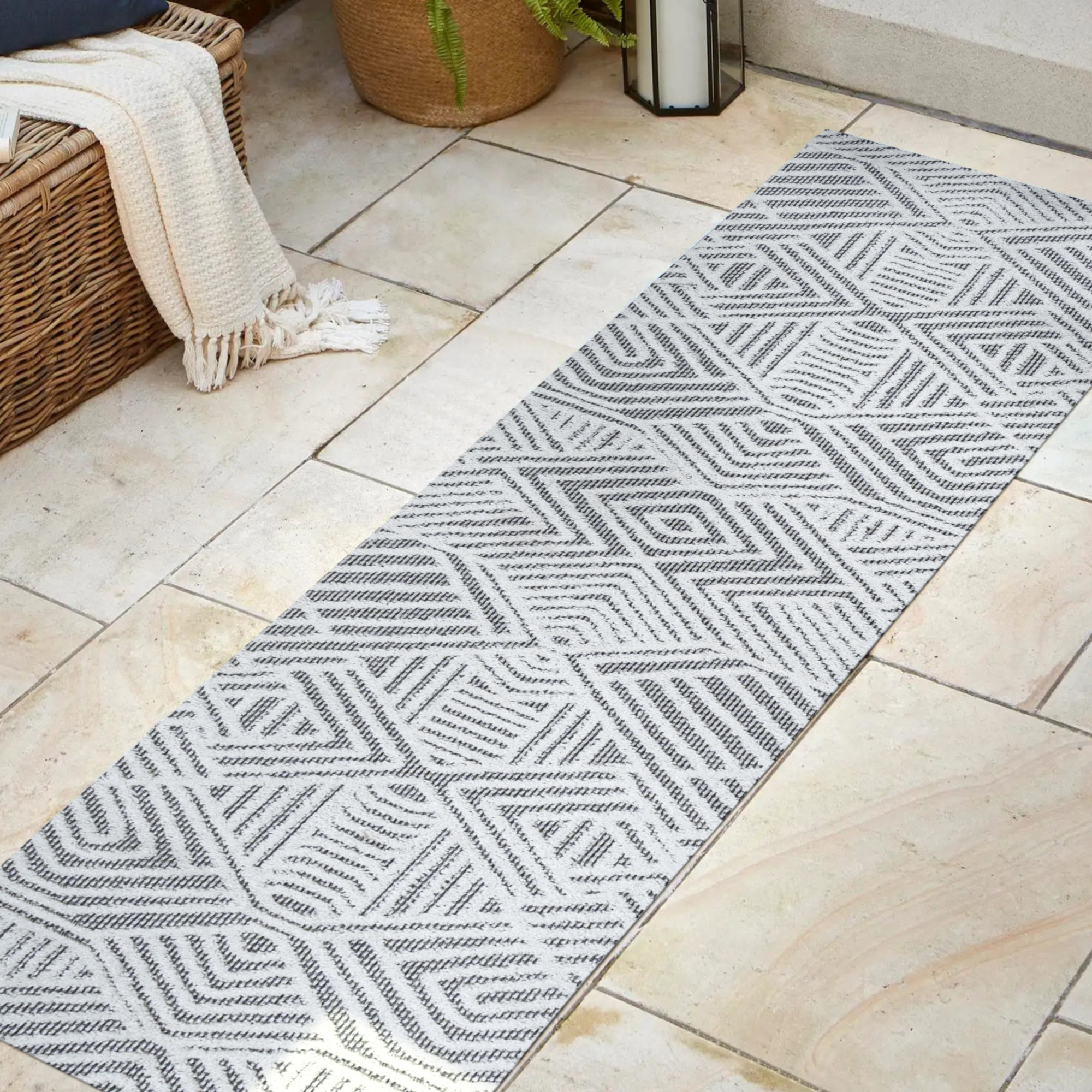 Photos - Area Rug SOUTH JONATHAN Y Lighting SBH103-210  Beach 2' x 10' Polypropylene Geometric and Moroccan & Tribal Indoor/Outdoor Runner Whit 