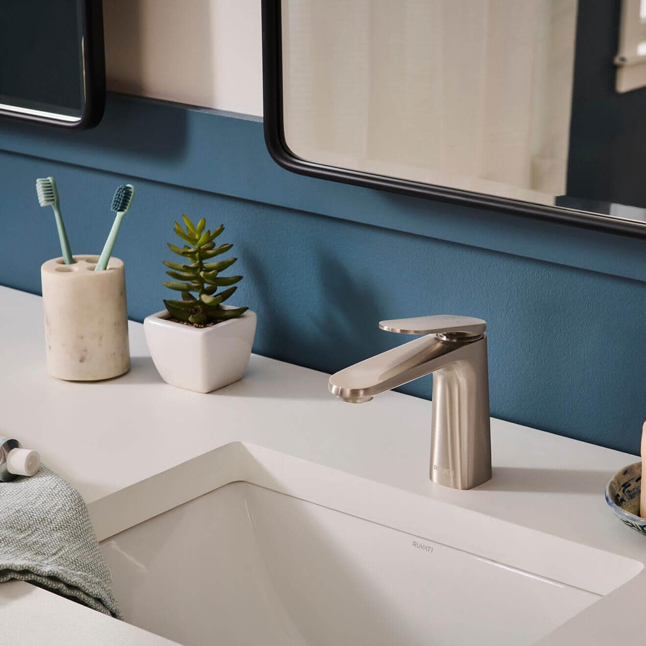 Photos - Tap NICKEL Ruvati RVF5135 Este 1.2 GPM Single Hole Bathroom Faucet Brushed  Faucet Bathroom Sink Faucets Single Handle RVF5135BN 