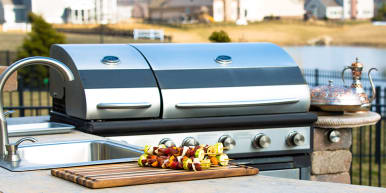 Freestanding vs. Built-in Grills - Ultimate Gas Grill Guide by