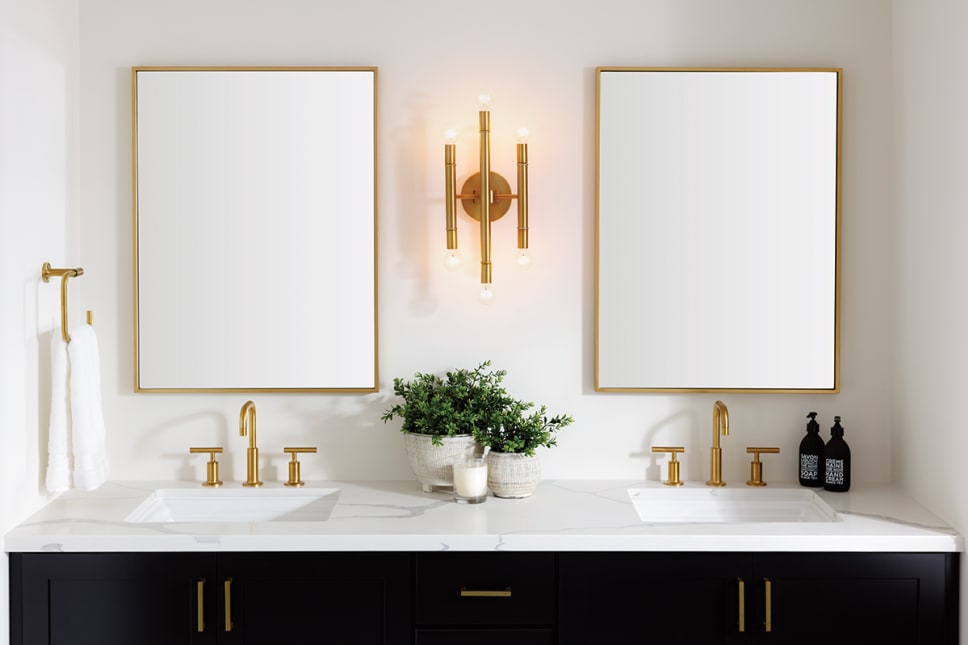 How to Select a Bathroom Mirror