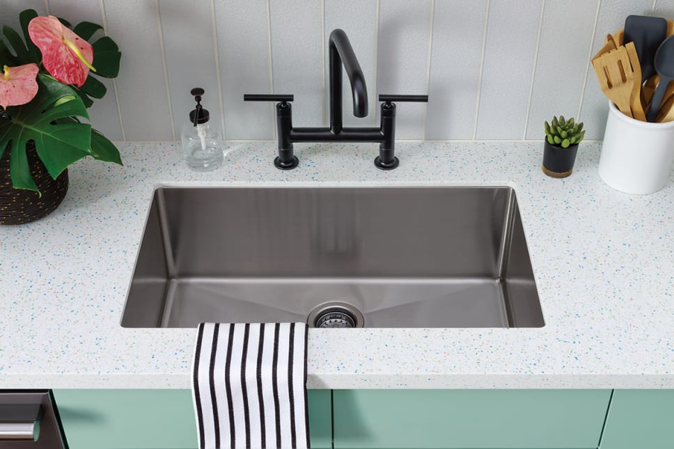 Stainless steel undermount kitchen sink, retro style kitchen, modern faucet