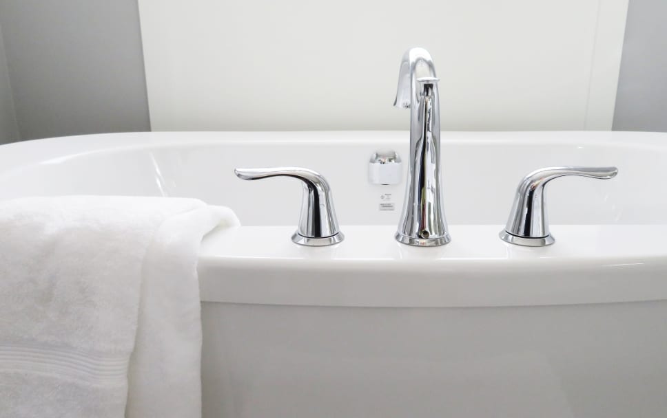 5 Ways to Clean an Old Porcelain Tub