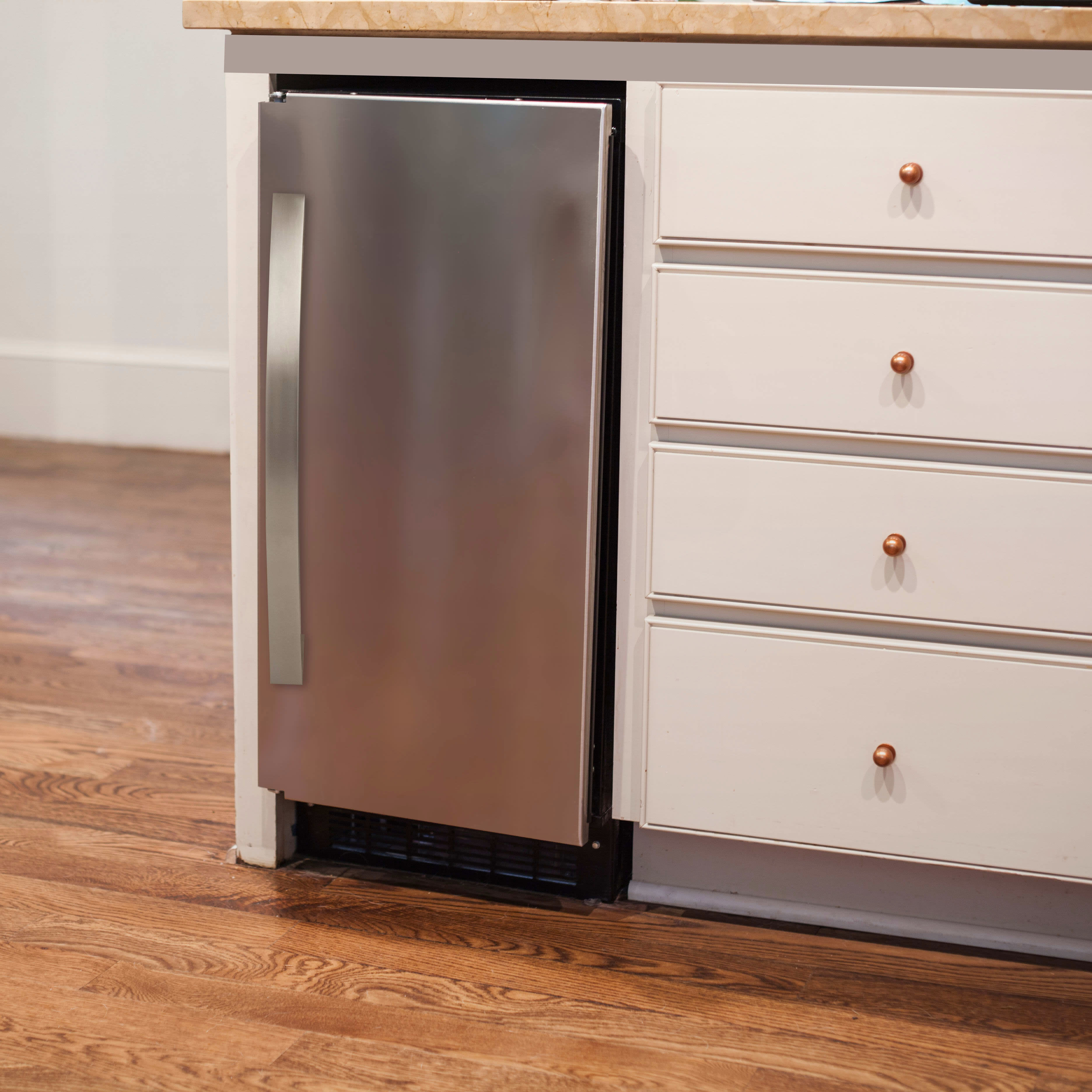 Small built in ice maker store